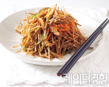 파, 마늘 향 우엉잡채