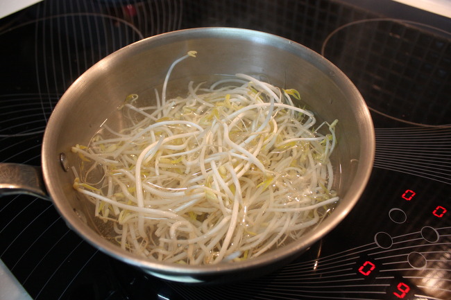 식초 없이도 맛있는 ~~통삼겹 숙주 오미자초무침.