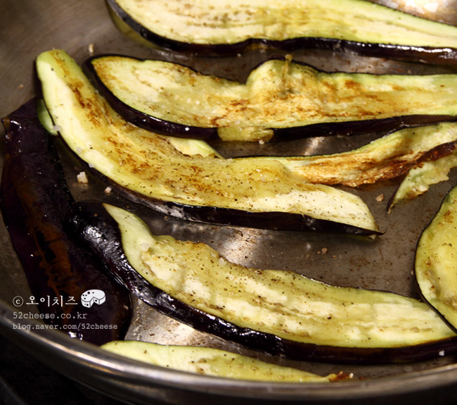 배조림과 까망베르치즈 파니니